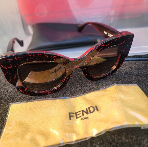 FENDI NEW Sunglasses beautiful red and black design - Picture 2 of 10